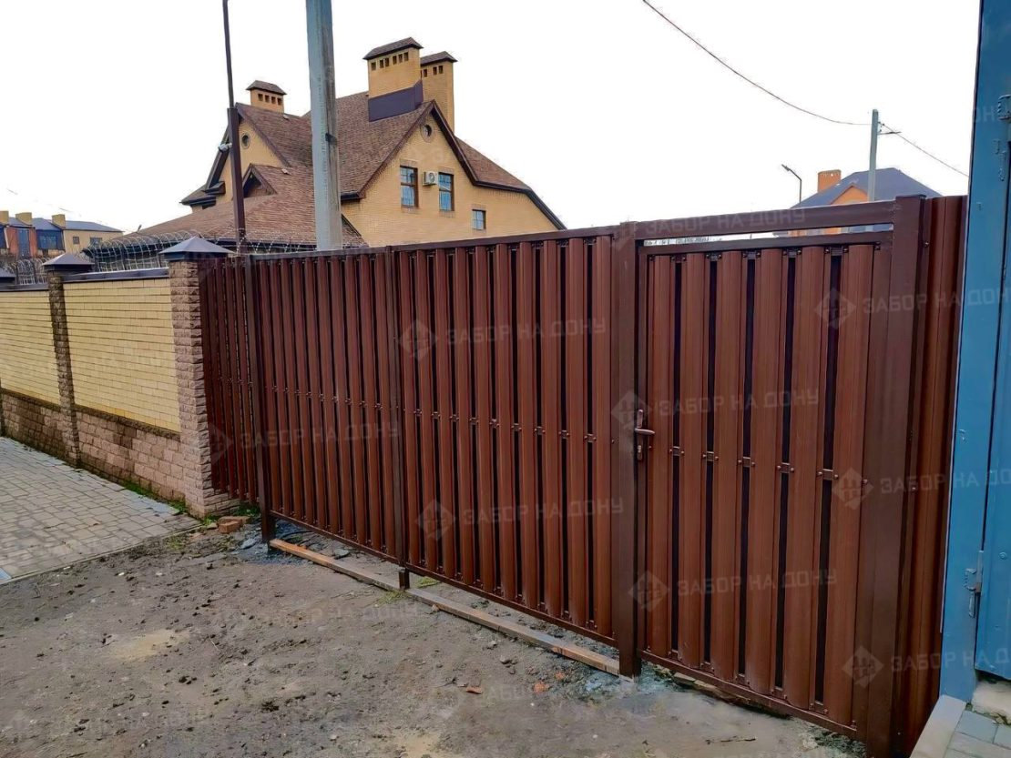 Ворота с калиткой для частного дома и дачи  в Ростове-на-Дону